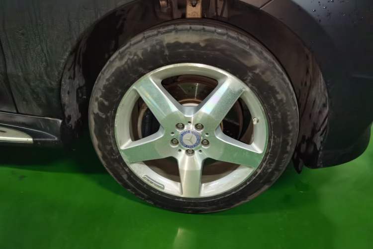 Used Mercedes-Benz M-Class 2014 ML 400 4MATIC Luxury Model Right Front Wheel Hub