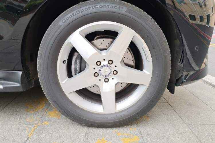 Used Mercedes-Benz M-Class 2014 ML 400 4MATIC Luxury Model Right Front Wheel Hub