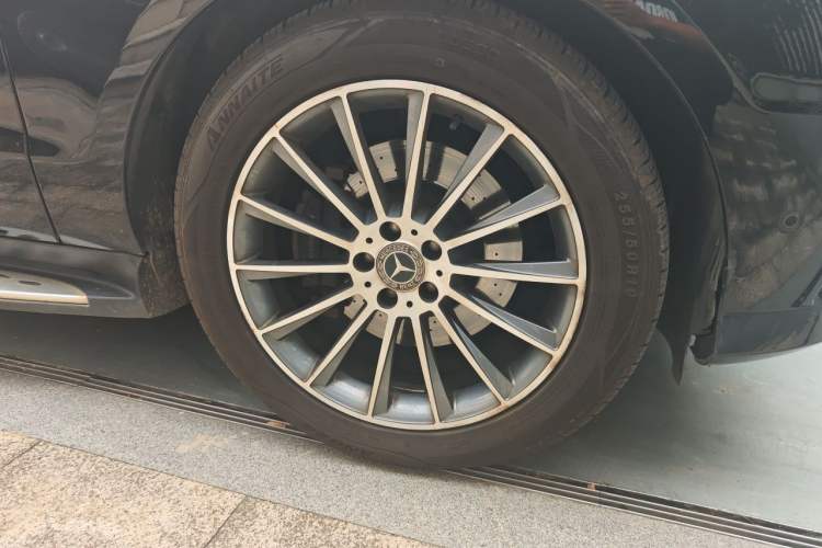 Used Mercedes-Benz M-Class 2014 ML 400 4MATIC Luxury Model Right Front Wheel Hub