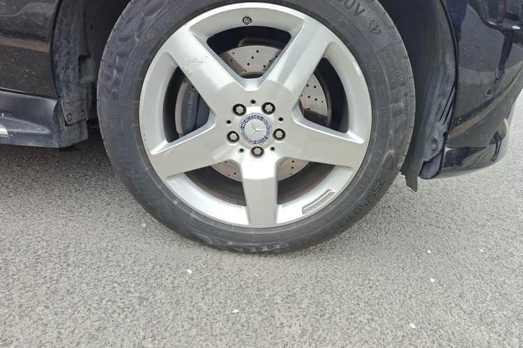 Used Mercedes-Benz M-Class 2014 ML 400 4MATIC Luxury Model Right Front Wheel Hub