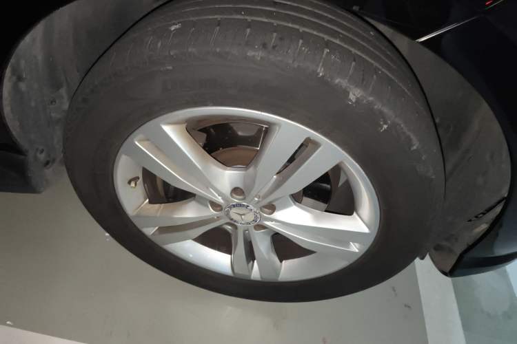 Used Mercedes-Benz M-Class 2014 ML 350 CDI 4MATIC Right Front Wheel Hub
