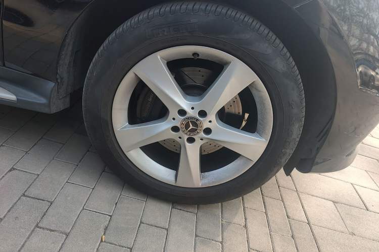 Used Mercedes-Benz M-Class 2014 ML 320 4MATIC Right Front Wheel Hub