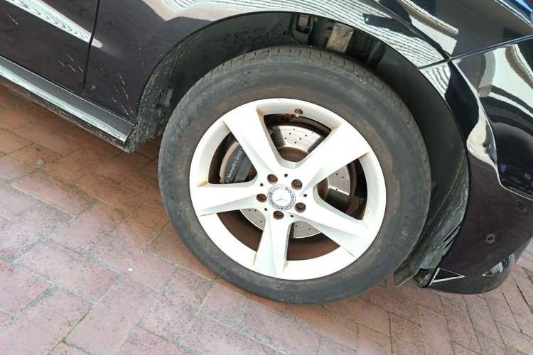 Used Mercedes-Benz M-Class 2014 ML 320 4MATIC Right Front Wheel Hub