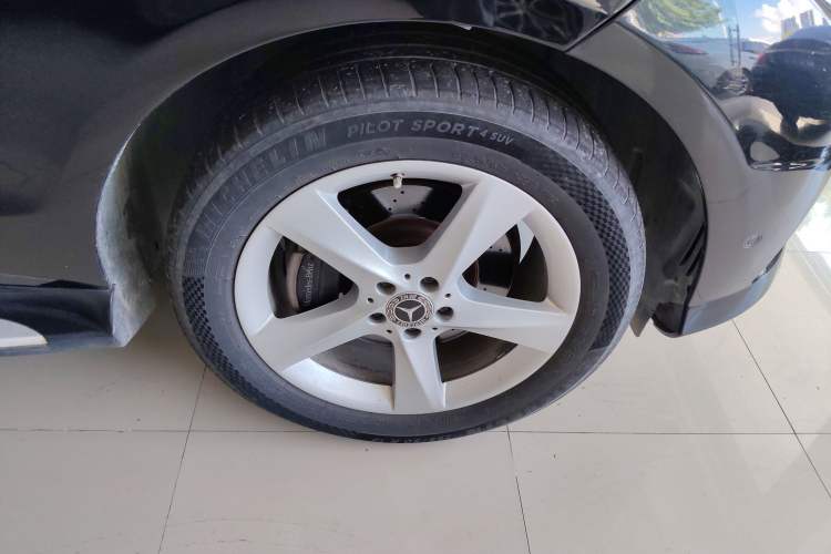 Used Mercedes-Benz M-Class 2014 ML 400 4MATIC Dynamic Model Right Front Wheel Hub