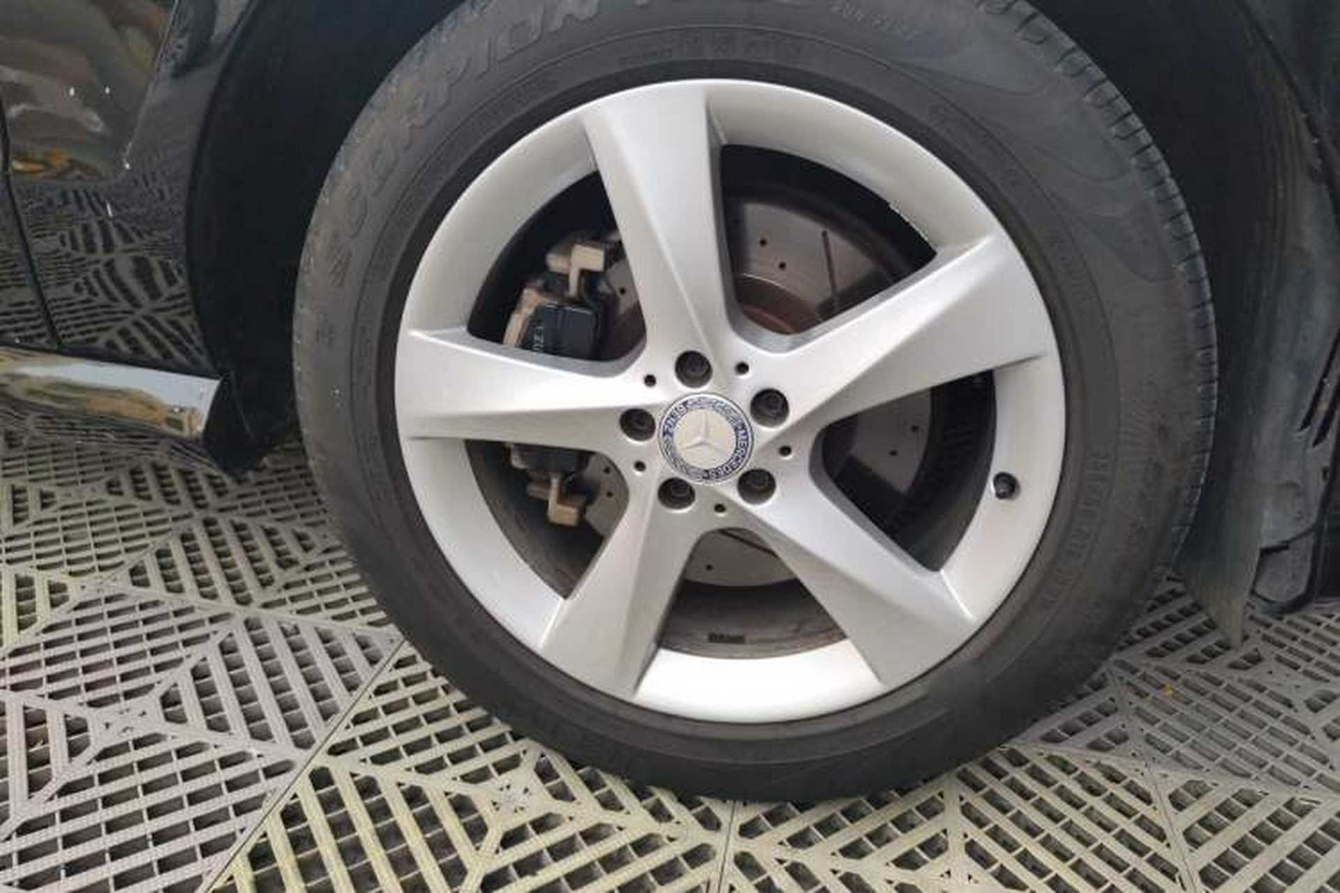 Used Mercedes-Benz M-Class 2014 ML 320 4MATIC Right Front Wheel Hub