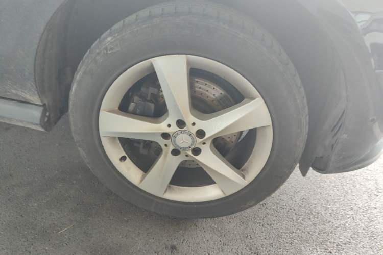 Used Mercedes-Benz M-Class 2014 ML 320 4MATIC Right Front Wheel Hub