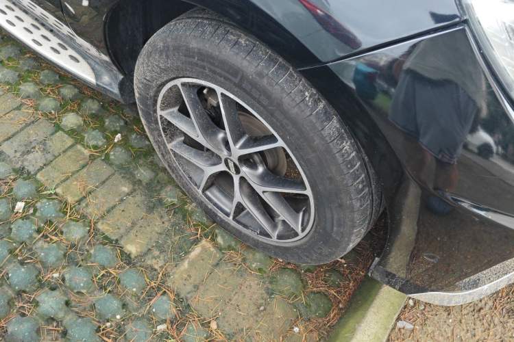 Used Mercedes-Benz M-Class 2014 ML 320 4MATIC Right Front Wheel Hub