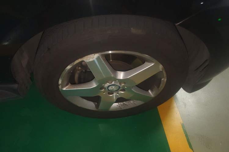 Used Mercedes-Benz M-Class 2014 ML 400 4MATIC Luxury Model Right Front Wheel Hub