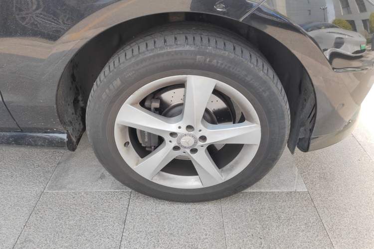Used Mercedes-Benz M-Class 2014 ML 400 4MATIC Dynamic Model Right Front Wheel Hub