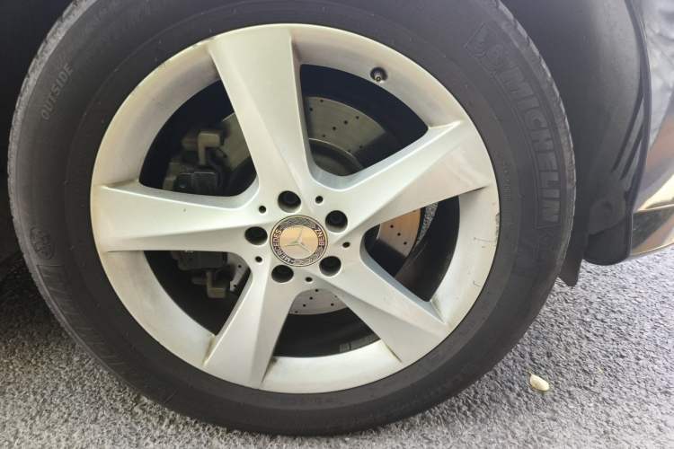 Used Mercedes-Benz M-Class 2014 ML 400 4MATIC Dynamic Model Right Front Wheel Hub