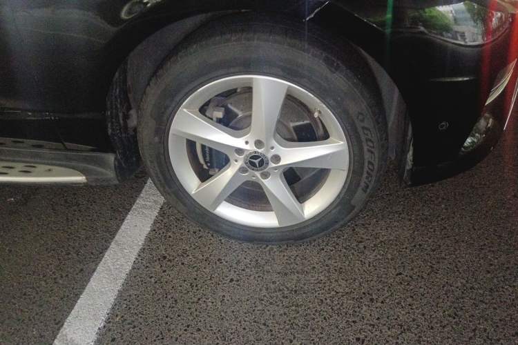 Used Mercedes-Benz M-Class 2014 ML 400 4MATIC Dynamic Model Right Front Wheel Hub