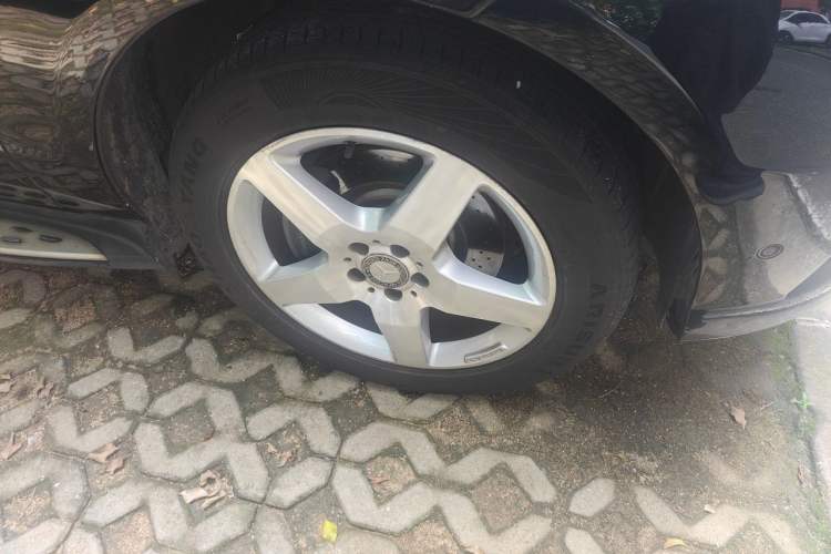 Used Mercedes-Benz M-Class 2014 ML 400 4MATIC Luxury Model Right Front Wheel Hub