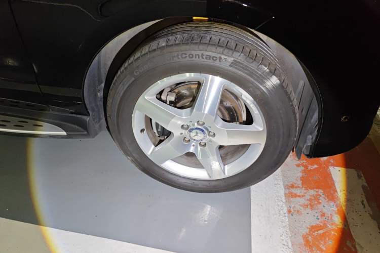 Used Mercedes-Benz M-Class 2014 ML 400 4MATIC Luxury Model Right Front Wheel Hub