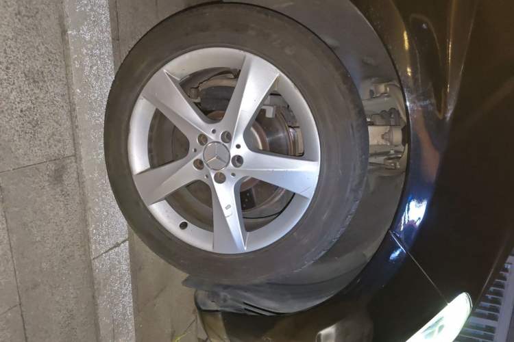 Used Mercedes-Benz M-Class 2014 ML 320 4MATIC Right Front Wheel Hub