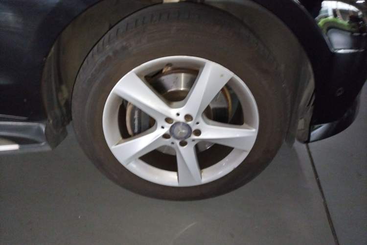 Used Mercedes-Benz M-Class 2014 ML 320 4MATIC Right Front Wheel Hub