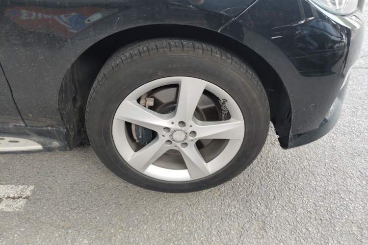 Used Mercedes-Benz M-Class 2014 ML 320 4MATIC Right Front Wheel Hub
