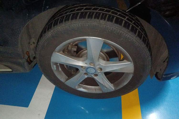 Used Mercedes-Benz M-Class 2014 ML 320 4MATIC Right Front Wheel Hub