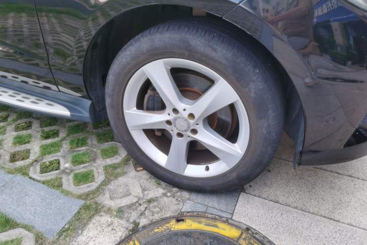 Used Mercedes-Benz M-Class 2014 ML 320 4MATIC Right Front Wheel Hub