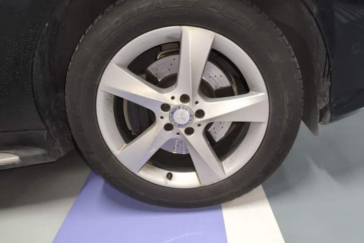 Used Mercedes-Benz M-Class 2014 ML 320 4MATIC Right Front Wheel Hub