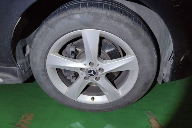 Used Mercedes-Benz M-Class 2014 ML 320 4MATIC Right Front Wheel Hub