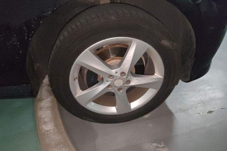 Used Mercedes-Benz M-Class 2014 ML 400 4MATIC Dynamic Model Right Front Wheel Hub