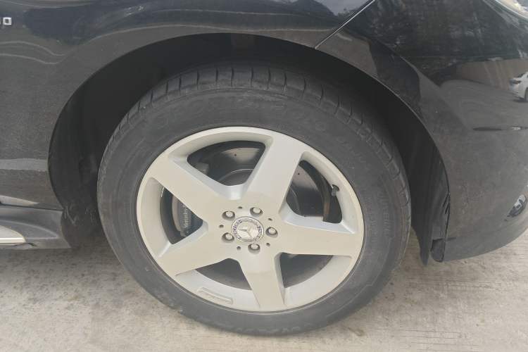 Used Mercedes-Benz M-Class 2014 ML 400 4MATIC Luxury Model Right Front Wheel Hub