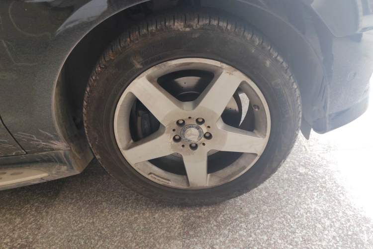 Used Mercedes-Benz M-Class 2014 ML 400 4MATIC Luxury Model Right Front Wheel Hub