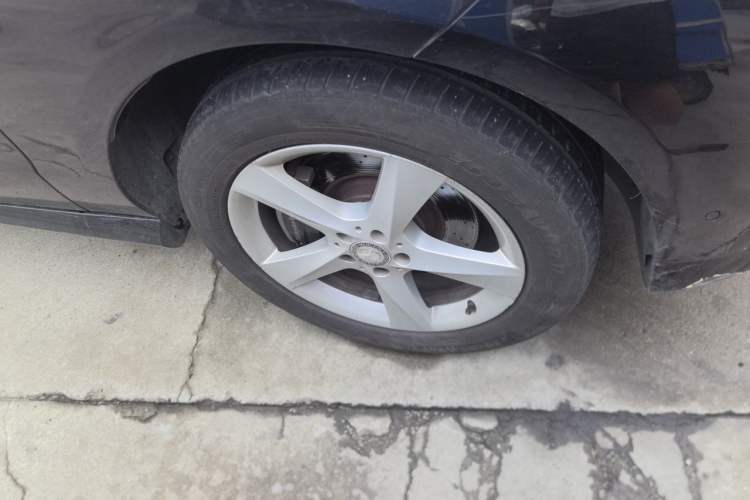 Used Mercedes-Benz M-Class  Right Front Wheel Hub