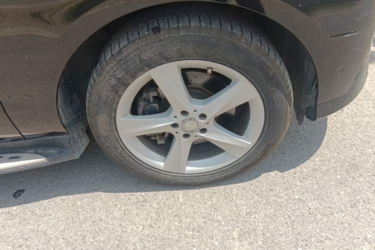 Used Mercedes-Benz M-Class 2014 ML 400 4MATIC Dynamic Model Right Front Wheel Hub