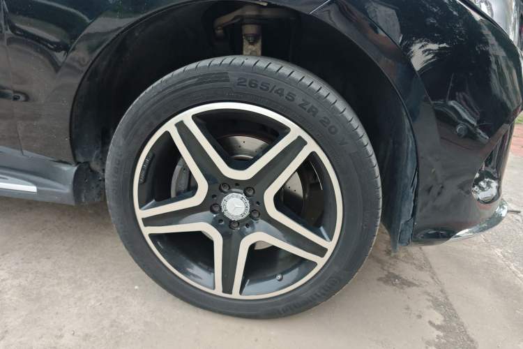 Used Mercedes-Benz M-Class 2014 ML 400 4MATIC Dynamic Model Right Front Wheel Hub