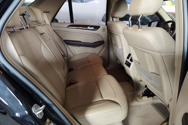 Used Mercedes-Benz M-Class 2014 ML 400 4MATIC Dynamic Model Right Rear Seat