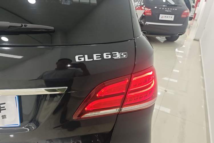 Used Mercedes-Benz M-Class 2014 ML 400 4MATIC Luxury Model Right Rear Taillight