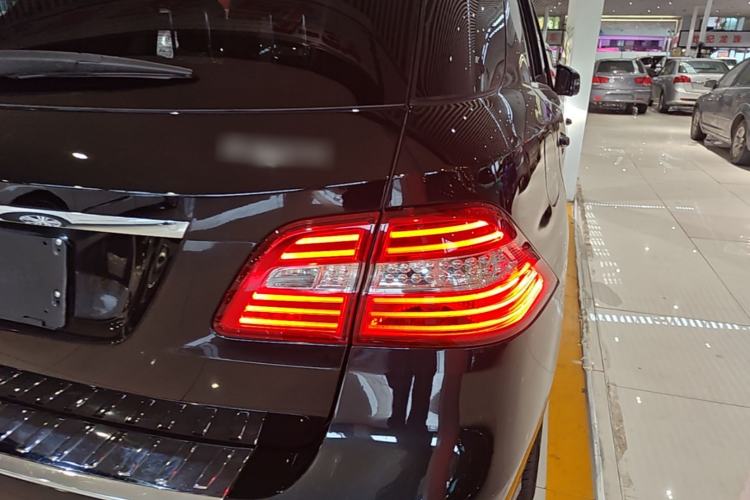 Used Mercedes-Benz M-Class 2014 ML 400 4MATIC Luxury Model Right Rear Taillight
