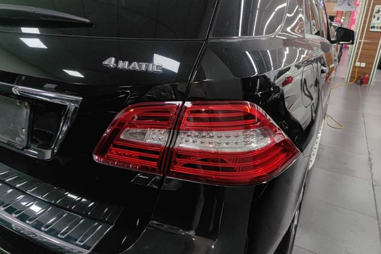 Used Mercedes-Benz M-Class 2014 ML 400 4MATIC Luxury Model Right Rear Taillight