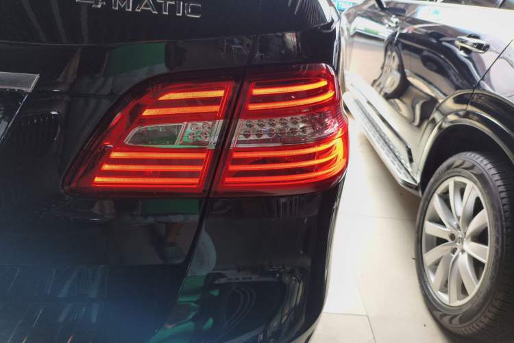 Used Mercedes-Benz M-Class 2014 ML 320 4MATIC Right Rear Taillight