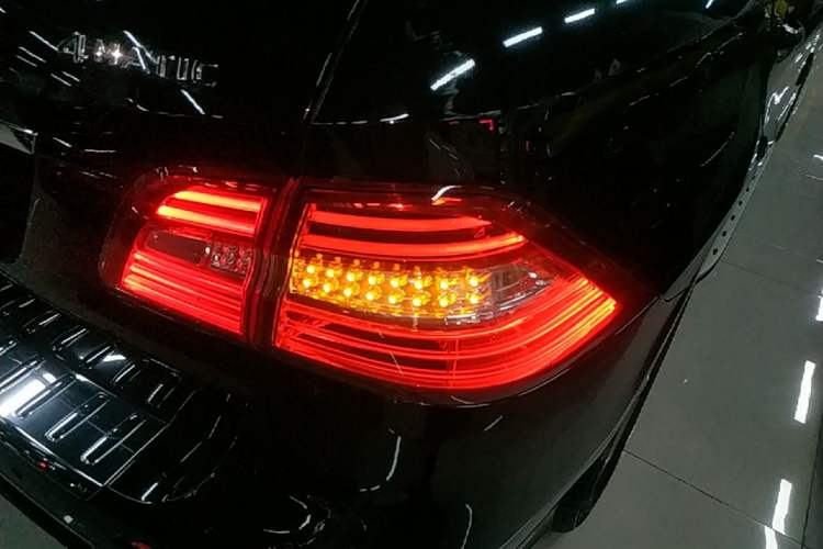 Used Mercedes-Benz M-Class 2014 ML 320 4MATIC Right Rear Taillight