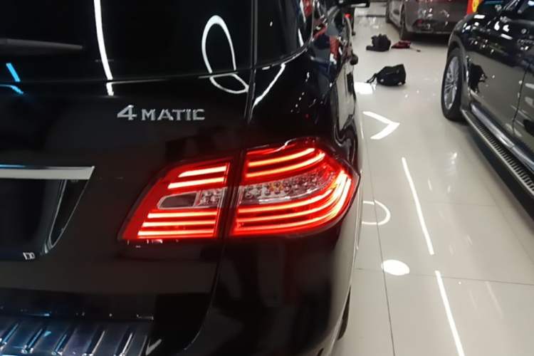 Used Mercedes-Benz M-Class 2014 ML 320 4MATIC Right Rear Taillight