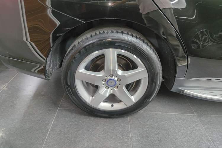 Used Mercedes-Benz M-Class 2014 ML 400 4MATIC Luxury Model Right Rear Wheel Hub