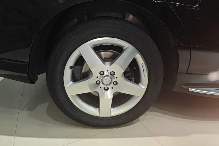 Used Mercedes-Benz M-Class 2014 ML 400 4MATIC Luxury Model Right Rear Wheel Hub