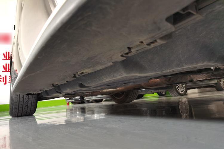 Used Mercedes-Benz M-Class 2014 ML 400 4MATIC Dynamic Model Right Side Sill