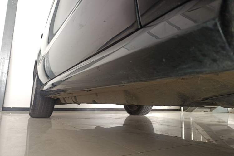 Used Mercedes-Benz M-Class 2014 ML 350 CDI 4MATIC Right Side Sill