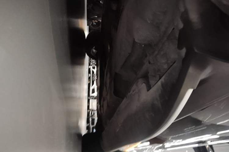 Used Mercedes-Benz M-Class 2014 ML 320 4MATIC Right Side Sill