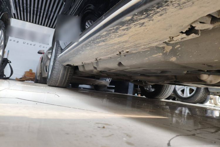 Used Mercedes-Benz M-Class 2014 ML 320 4MATIC Right Side Sill