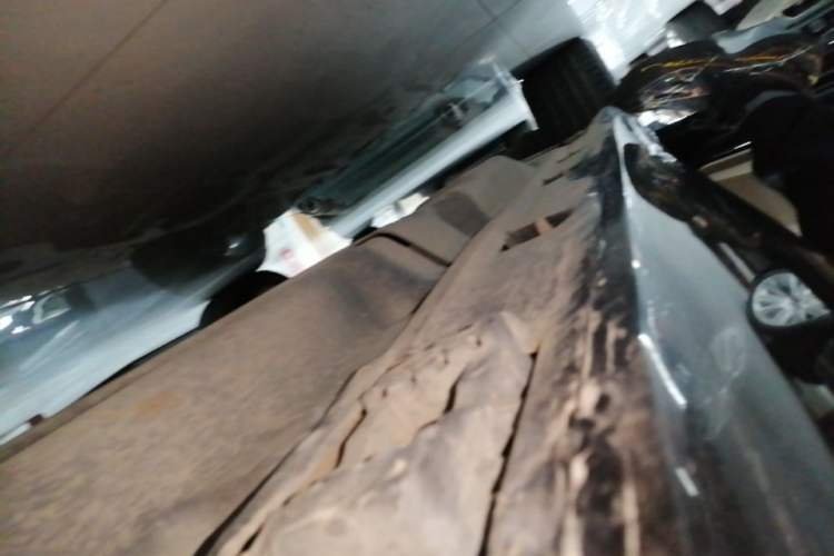 Used Mercedes-Benz M-Class 2014 ML 320 4MATIC Right Side Sill