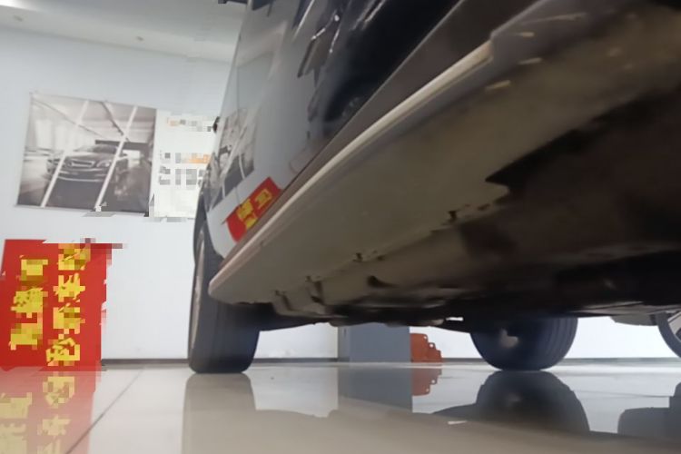 Used Mercedes-Benz M-Class 2014 ML 320 4MATIC Right Side Sill