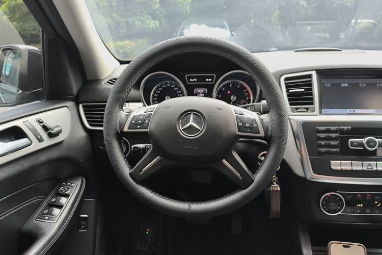 Used Mercedes-Benz M-Class 2014 ML 320 4MATIC Steering Wheel