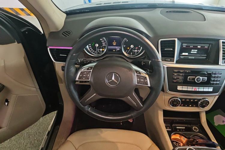 Used Mercedes-Benz M-Class 2014 ML 350 CDI 4MATIC Steering Wheel