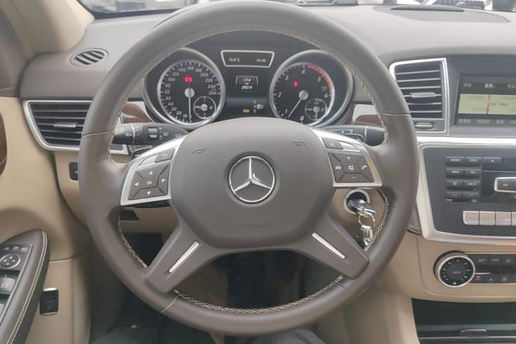 Used Mercedes-Benz M-Class 2014 ML 350 CDI 4MATIC Steering Wheel