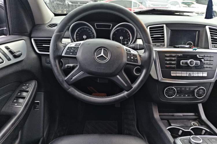 Used Mercedes-Benz M-Class 2014 ML 320 4MATIC Steering Wheel