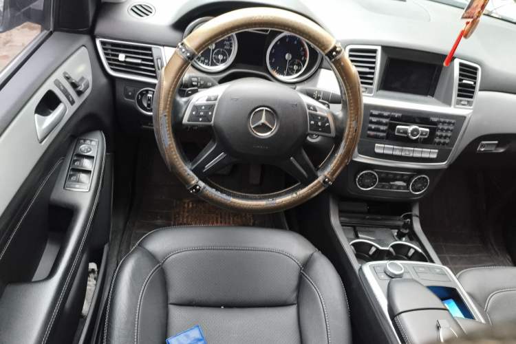 Used Mercedes-Benz M-Class 2014 ML 320 4MATIC Steering Wheel